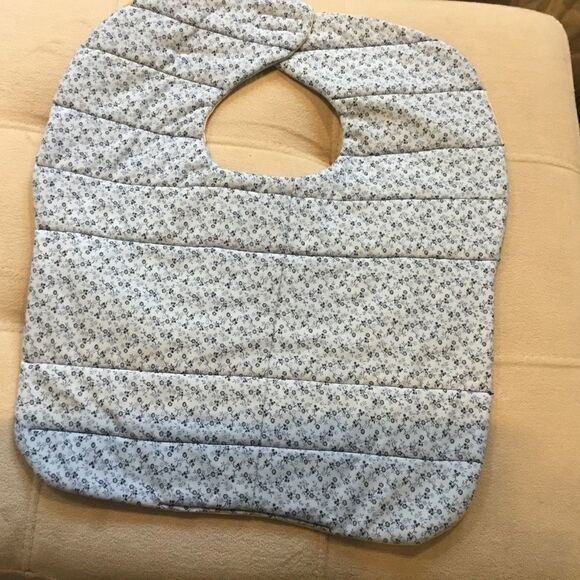 3/$25 or$12 ea. NWT Hand Crafted Quilted Reversible Baby Bib - Picture 4 of 6